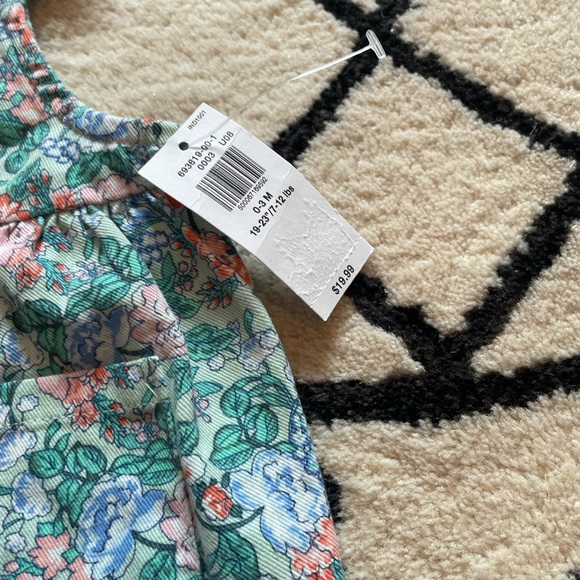 NWT Old Navy Baby All Over Floral Print Ruffle Tank Overalls 0-3 Mon - Picture 7 of 7